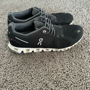 Women’s ON shoes, size 7.5